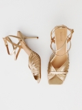 Goldene Sandalen mit feinen Riemchen SCARLETT