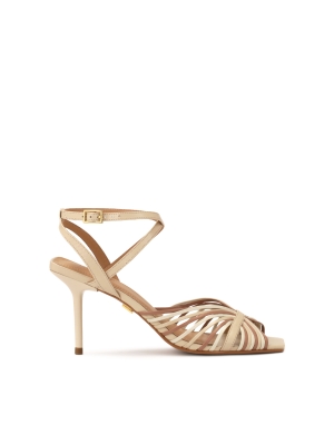 Sandalen mit eckigen Nasen und Absätzen