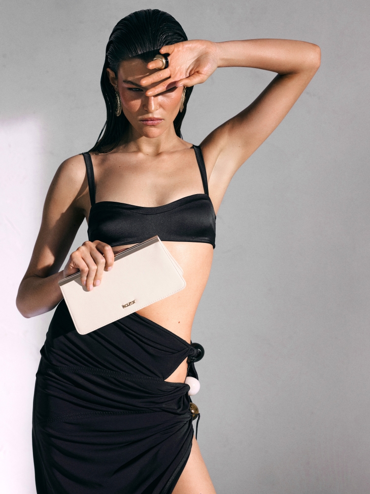 Elegante Handtasche mit Metallrahmen ERINE