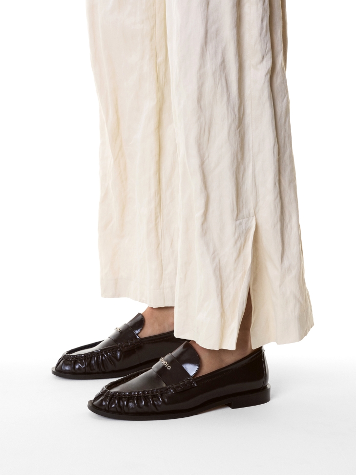 Dunkelbraune Schuhe mit einem Querstreifen KS OLZA