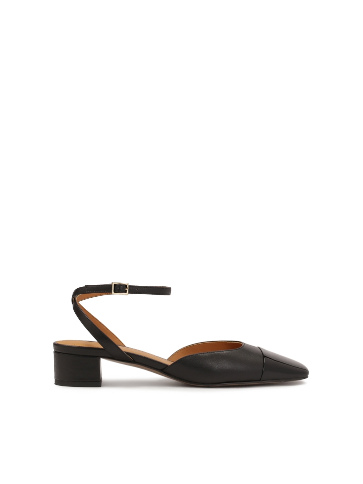 Schwarze Pumps mit Wickelriemen am Knöchel TRUE