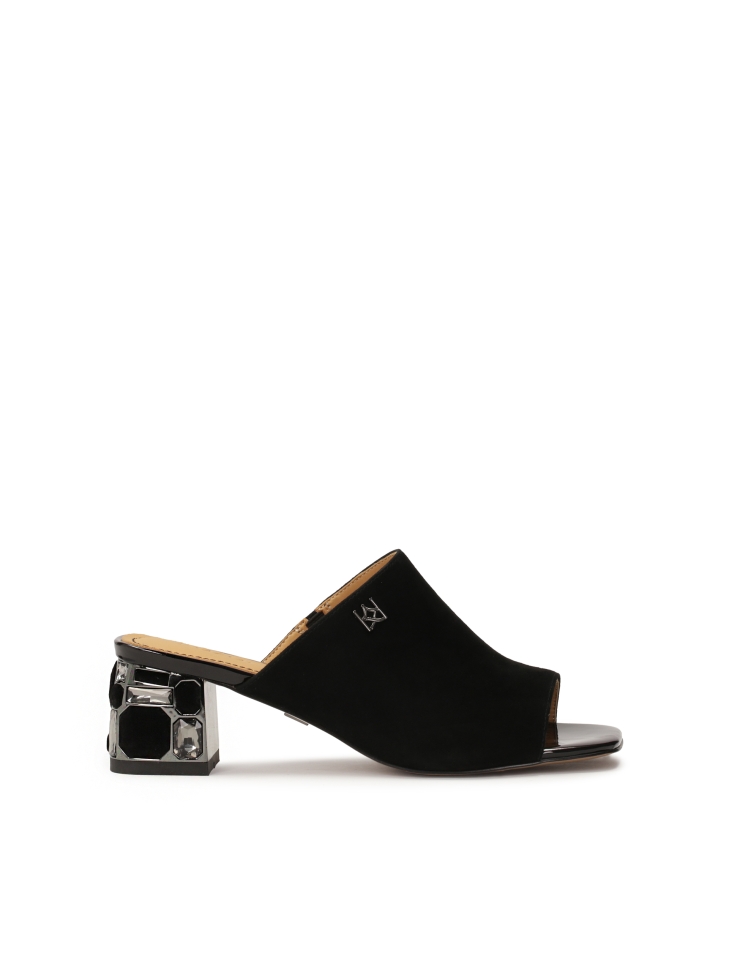 Schwarze Pantoletten mit Strasssteinen an der Ferse  FINA