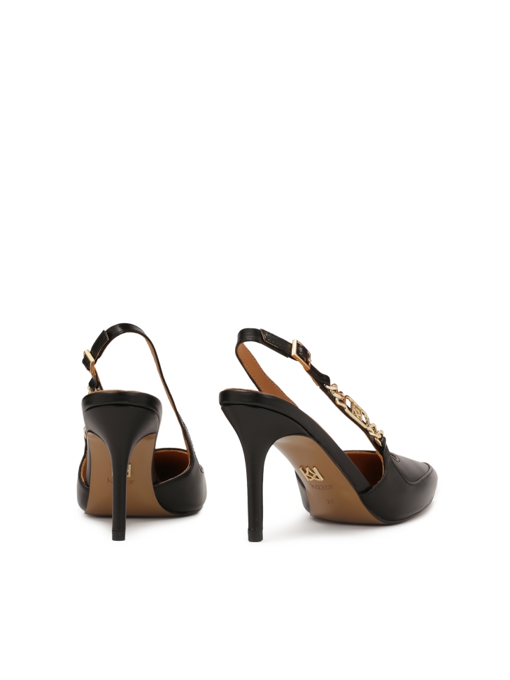 Schwarze Slingback-Pumps mit Metallmonogramm BASILIA