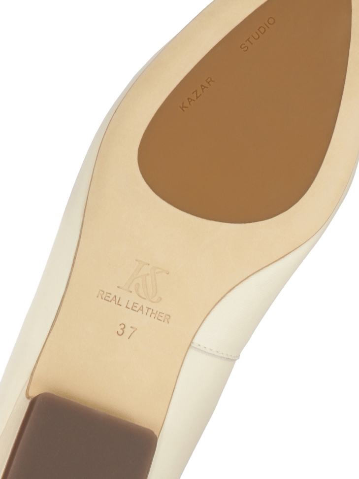 Monogrammierte Schlupfpumps aus Naturleder KS OTTILIE