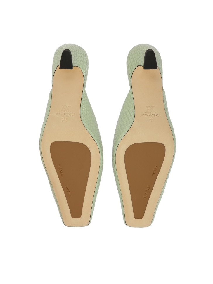 Pantoletten mit integrierter Front mit geprägtem Motiv KS LEONIE