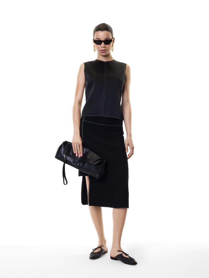 Schwarze Pantoletten mit dekorativem Schaft  KS LUCITA