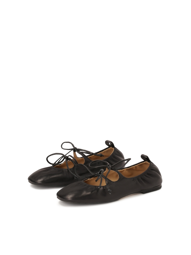 Schwarze Ballerinas, gebunden mit einem Tanga  KS AVRIL