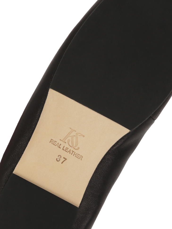 Schwarze Ballerinas, gebunden mit einem Tanga  KS AVRIL