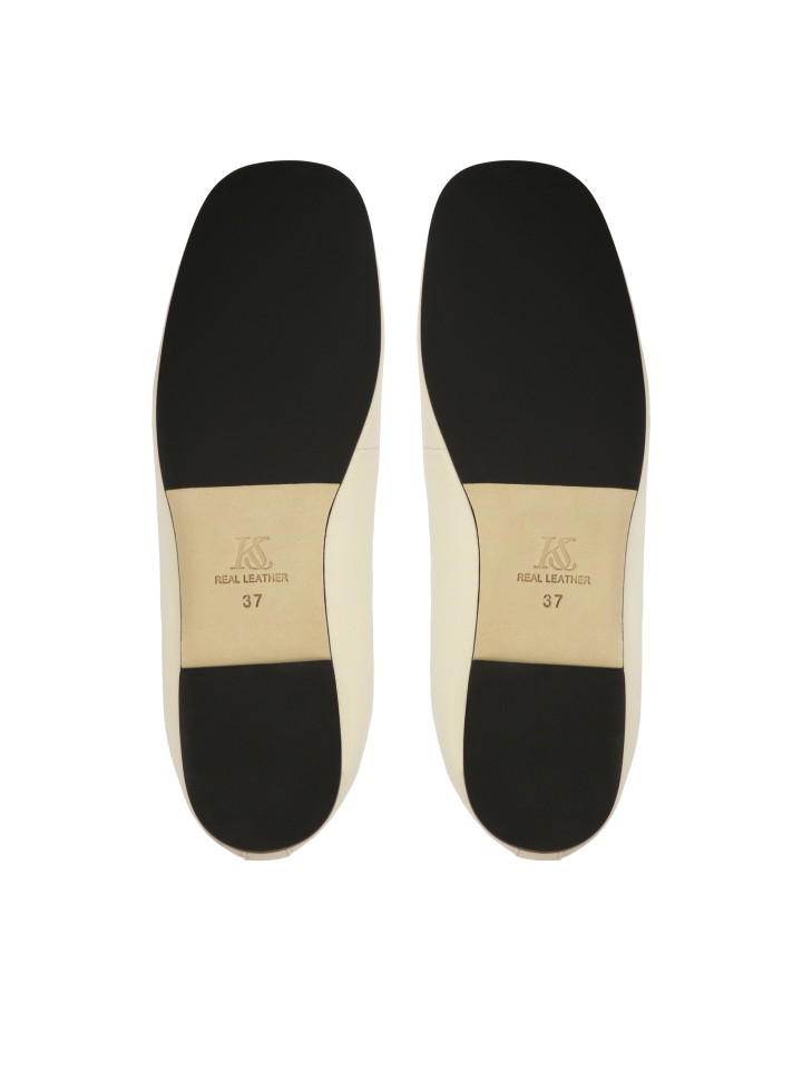 Gestufte Ballerinas aus weißem, weichem Leder  KS AVRIL