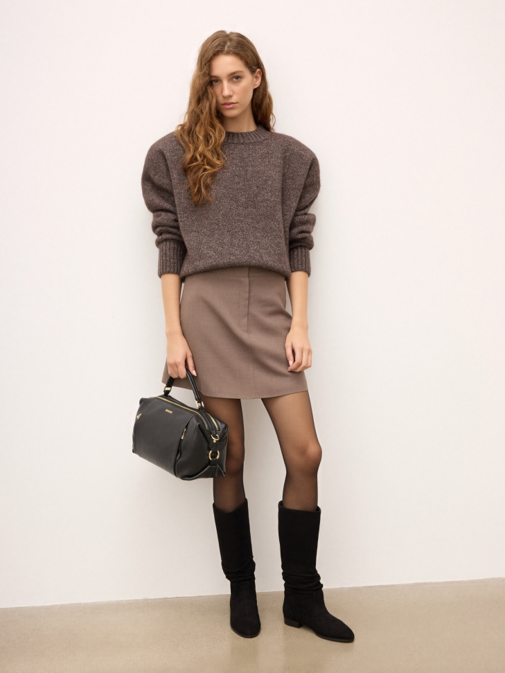 Schwarze Kofferraumhandtasche aus Leder und goldenen Details ROCE