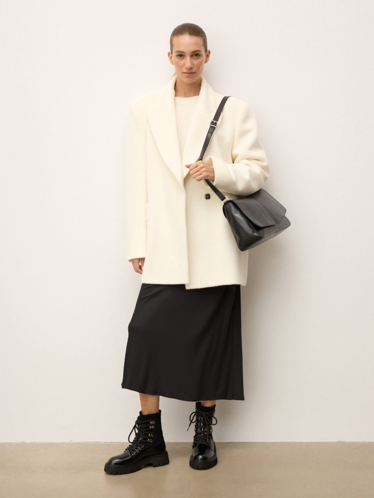 Schwarze Handtasche mit Riemen SOLEVIE